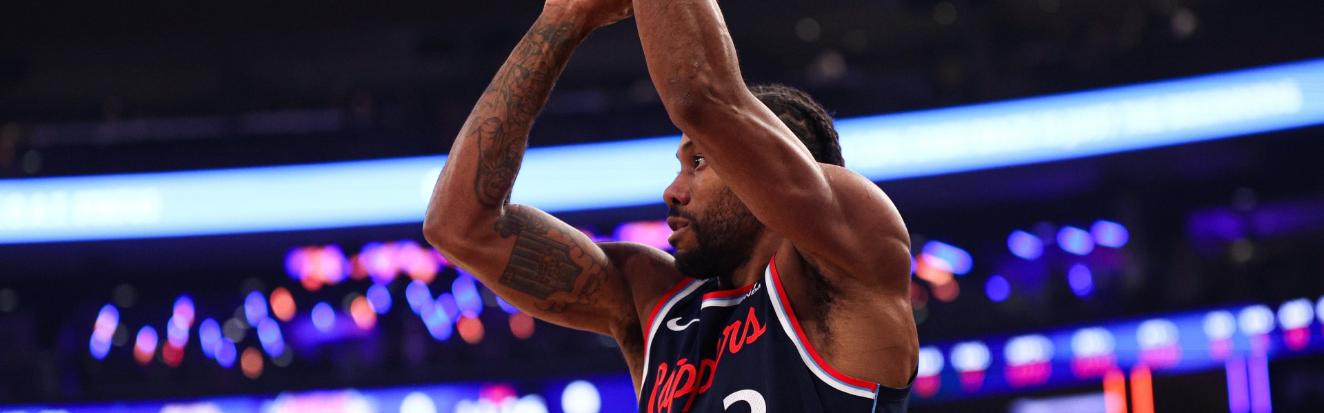 完美体育运营中心-小卡近11场场均32.7分6.8板3.8助2.5断1帽 罚球命中率“仅”89.7%